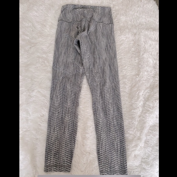 Lululemon - Wunder Under Jacquard Arrow sz 6 - Picture 6 of 8